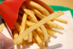 Ποιο fast food σερβίρει τις πιο ανθυγιεινές  τηγανιτές πατάτες;