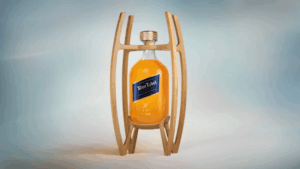 Johnnie Walker: Η αποκάλυψη του «ελαφρύτερου γυάλινου μπουκαλιού ουίσκι στον κόσμο»