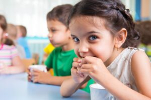 Παιδί: Πως θα βελτιώσετε τις διατροφικές του συνήθειες