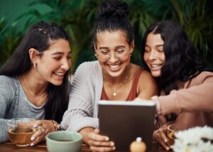 Πως οι influencers πλασάρουν συμπληρώματα διατροφής με απαράδεκτους ισχυρισμούς υγείας – Έρευνα του CVUA Στουτγάρδης