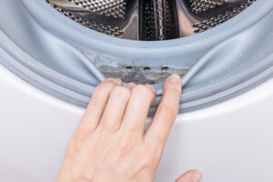 Πώς θα εξοντώσετε βακτήρια και μούχλα από το πλυντήριο ρούχων