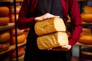 Μα τι θα το κάνουν τόσο τυρί; Έκλεψαν περισσότερους από 22 τόνους τσένταρ από γνωστή επιχείρηση στο Λονδίνο