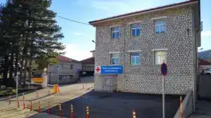 Ελλάδα: 17 Φοιτητές του ΓΠΑ θύματα τροφικής δηλητηρίασης – Έφαγαν σε ταβέρνα στο Καρπενήσι