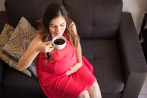Ο καφές στην εγκυμοσύνη είναι ασφαλής για την ανάπτυξη του εγκεφάλου του μωρού – Μελέτη