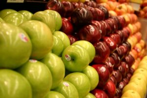 Στο υπουργείο Οικονομικών η επιδότηση de minimis για μήλα και κάστανα