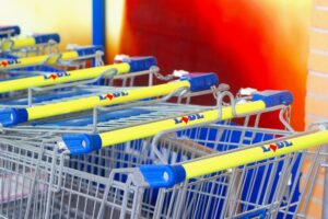 Μητέρα καταγγέλει την Lidl για καρότσια χωρίς φρένα – Σε ένα από τα αυτά αποδίδει τον σοβαρό τραυματισμό του 10 μηνών γιου της