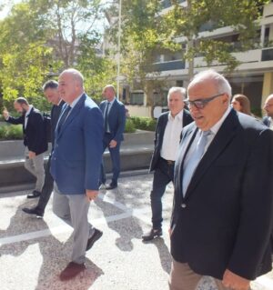 Στα γραφεία του ΕΦΕΤ ο ΥπΑΑΤ Κώστας Τσιάρας