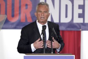 Ο RFK, Jr. πολέμησε τη ρύπανση από υδράργυρο για χρόνια, αλλά τώρα διευκολύνει τις βιομηχανίες να τον απορρίπτουν στον αέρα και το νερό