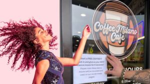 Cafe προσφέρει δωρεάν καφέ σε πελάτες που χορεύουν (βίντεο)