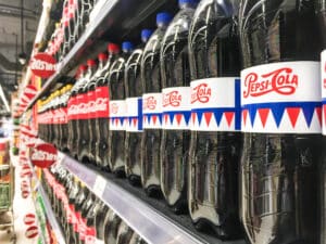 «Επίθεση» σε Coca-Cola, Kraft Heinz, Mondelez και άλλους κολοσσούς: «Πείτε την αλήθεια για την υγιεινή των προϊόντων σας»