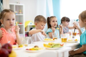 ΗΠΑ: Περικοπές στα SNAP και Medicaid απειλούν τη σίτιση των μαθητών