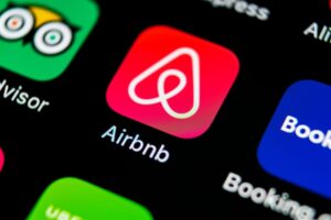 AirBnb: Οι Αλλαγές που θα αντιμετωπίσουν οι ιδιοκτήτες από το 2025