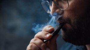 Ηλεκτρονικά τσιγάρα και ναργιλές – Δεν είναι τόσο αθώα όσο φαίνονται!