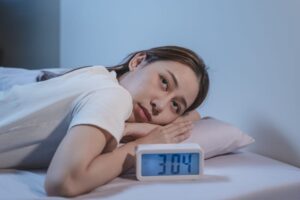 Γιατί μερικοί άνθρωποι ξυπνάνε κάθε βράδυ γύρω στις 3;