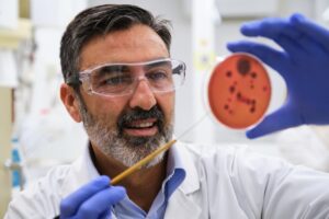 Πώς η σαλμονέλα βοηθά την έρευνα για την καταπολέμηση του καρκίνου του εντέρου