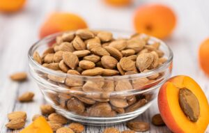 Κίνδυνος δηλητηρίασης από το νέο health trend με το κουκούτσι του βερίκοκου – Ανάκληση δημοφιλούς προϊόντος