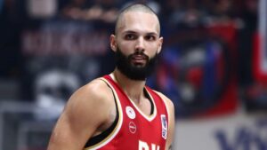 Γιατί στέλνουν φέτα σε μπασκετμπολίστα του Ολυμπιακού;