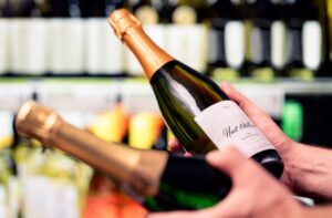 Τι είναι το Prosecco, σε τι διαφέρει από τη σαμπάνια και με τι φαγητό συνδυάζεται; 