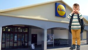 Lidl Βόλου: Καταγγελία για λεκτική επίθεση από υπάλληλο σε τρίχρονο παιδί επειδή έκλαιγε και ενοχλήθηκαν… οι πελάτες!