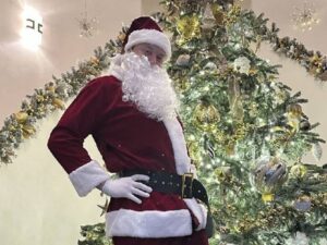 Ο Elon Musk βαφτίζεται «Ozempic Santa» δείχνοντας πόσο έχει αδυνατίσει