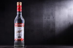 Τι γίνεται με τη βότκα Stoli (πρώην Stolichnaya); Διευκρινίσεις από την Β.Σ. Καρούλιας