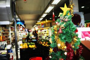 Τι ώρα ανοίγουν και πότε κλείνουν σήμερα Κυριακή τα σουπερμάρκετ
