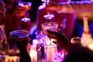 Πώς θα καταλάβετε εάν το ποτό που πίνετε είναι νοθευμένο