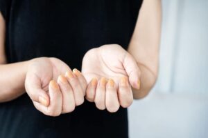 Κίτρινα νύχια: Επιστήμονες αποκαλύπτουν την αιτία