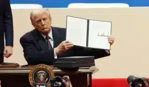 Ο Τραμπ αποσύρει τις ΗΠΑ από τον Παγκόσμιο Οργανισμό Υγείας και από την Συμφωνία του Παρισιού για το κλίμα