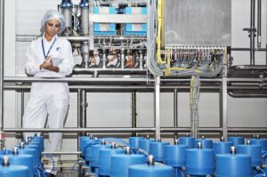 Η Danone αραιώνει το γάλα με…νερό! Στα “πράσα” από το Υπουργείο Γεωργίας της Τουρκίας