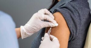 Διαψεύδει ο Ιατρικός Σύλλογος Αθηνών τα δημοσιεύματα για θάνατο παιδιού από εμβόλιο για τον στρεπτόκοκκο