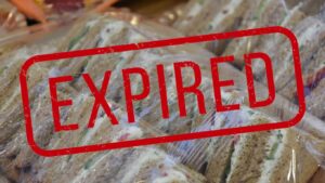 Τσουχτερό πρόστιμο για τα ληγμένα σάντουιτς σε κατάστημα ψιλικών
