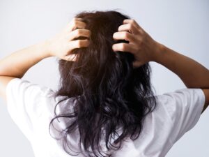 Πως επηρεάζει η διαλειμματική νηστεία την υγεία των μαλλιών