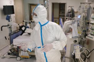 Ο κινεζικός ιός HMPV έφθασε στην Ελλάδα – Στη ΜΕΘ άνδρας 71 ετών