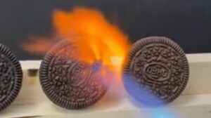 Μπισκότα Oreo: Τι περιέχουν και δεν καίγονται; (βίντεο)
