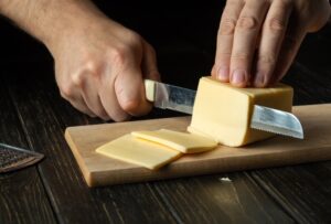 Ελληνικό τυρί με καρκινογόνες ουσίες προκάλεσε ευρωπαϊκό συναγερμό – Eξάγεται σε 6 χώρες (φωτο)