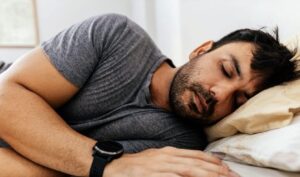 Τα χαρακτηριστικά ύπνου που προειδοποιούν για Αλτσχάιμερ – Νέα μελέτη