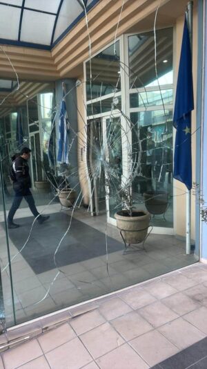 Επίθεση στο κτίριο της Περιφέρειας Αττικής στην Δυτική Αττική – Μία σύλληψη