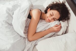 Τι μας κάνει να θυμόμαστε τα όνειρά μας; Πρωτότυπη μελέτη σε 200 συμμετέχοντες