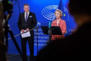 Η ΕΕ επιβάλει αντίποινα στις ΗΠΑ με δασμούς σε φυστικοβούτυρο, κρέας, ξηρούς καρπούς και άλλα προϊόντα