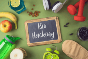 Είναι το biohacking η επιστήμη της μακροζωίας ή ένα επικίνδυνο πείραμα;