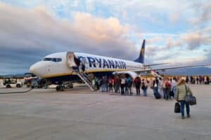 Ryanair: Από σήμερα πτήσεις μόνο με ψηφιακή  κάρτα επιβίβασης – «Καπέλο» 55 ευρώ για όσους δεν κάνουν check-in online