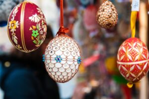 Το εορταστικό ωράριο των καταστημάτων για το Πάσχα