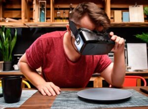 Eικονικό φαγητό: Σε τι χρησιμεύει το νέο gadget με το οποίο αποκτάς πλήρη γευστική εμπειρία, χωρίς να χρειάζεται να φας τίποτα;