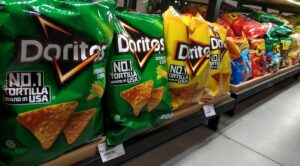 Η PepsiCo προχωρά σε στρατηγική μείωση τιμών στα Doritos και άλλα σνακ