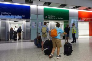 Απαγορεύσεις στα σύνορα για τρόφιμα από την ΕΕ (και την Ελλάδα): Στο στόχαστρο οι αποσκευές των παραθεριστών
