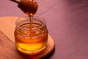 Μέλι: Βρέθηκαν κομμάτια μετάλλου μέσα σε βάζα – Κίνδυνος για σοβαρούς τραυματισμούς