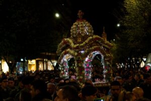 Μέσα από τη Θάλασσα η περιφορά των επιταφίων σε παραλιακές περιοχές της Πελοποννήσου