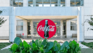 Η Coca-Cola προχωρά σε απολύσεις