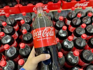 Coca-Cola: Αλλάζει τις ετικέτες περί  ανακύκλωσης μετά τις καταγγελίες για greenwashing
